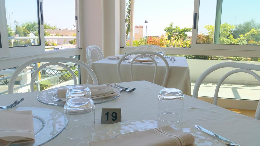 Hotel Delfino Milano Marittima Esterno foto