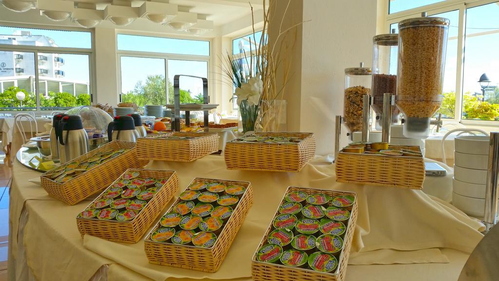 Hotel Delfino Milano Marittima Esterno foto