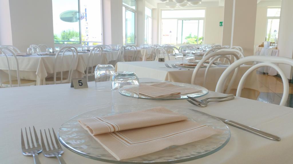Hotel Delfino Milano Marittima Esterno foto