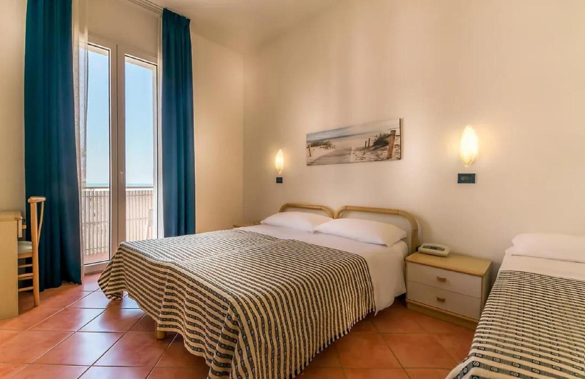 Hotel Delfino Milano Marittima Esterno foto