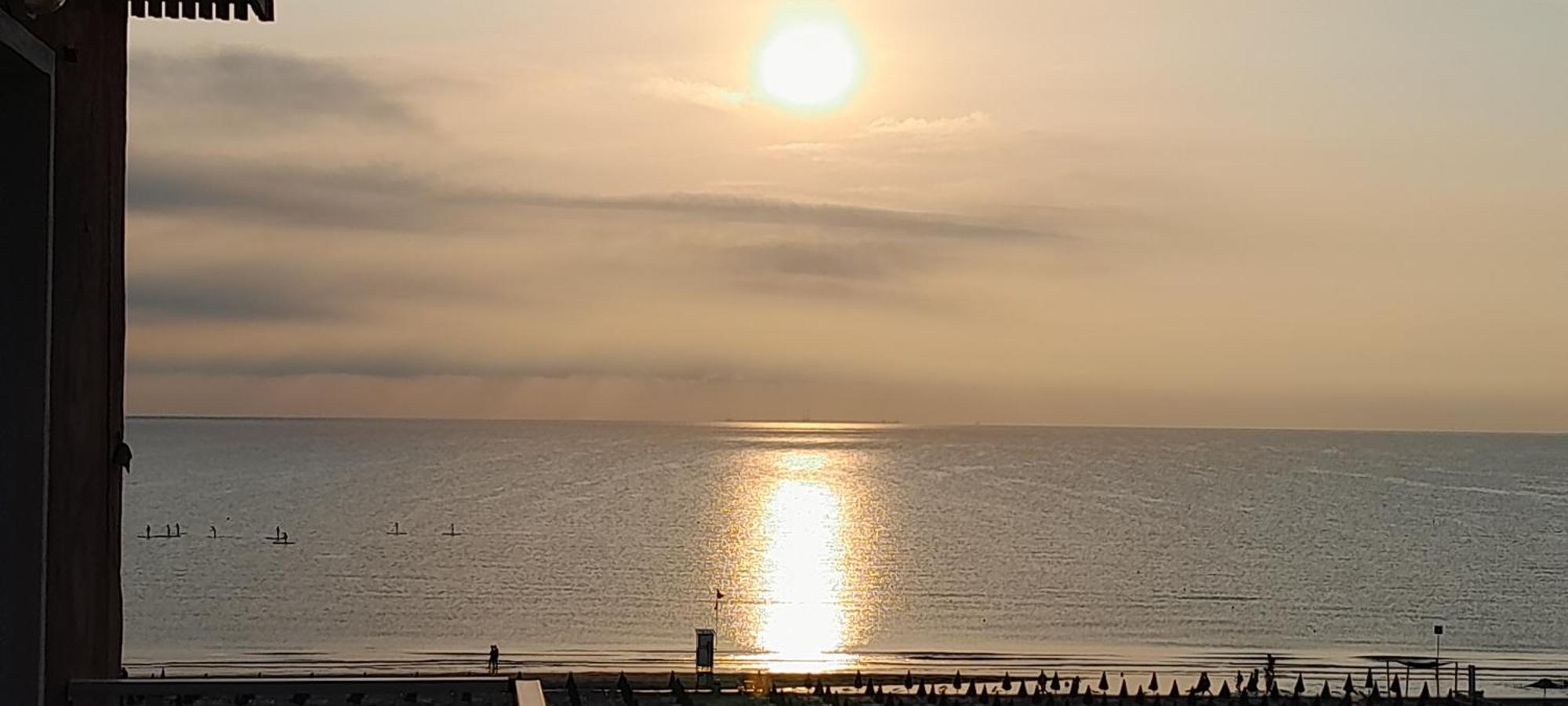 Hotel Delfino Milano Marittima Esterno foto