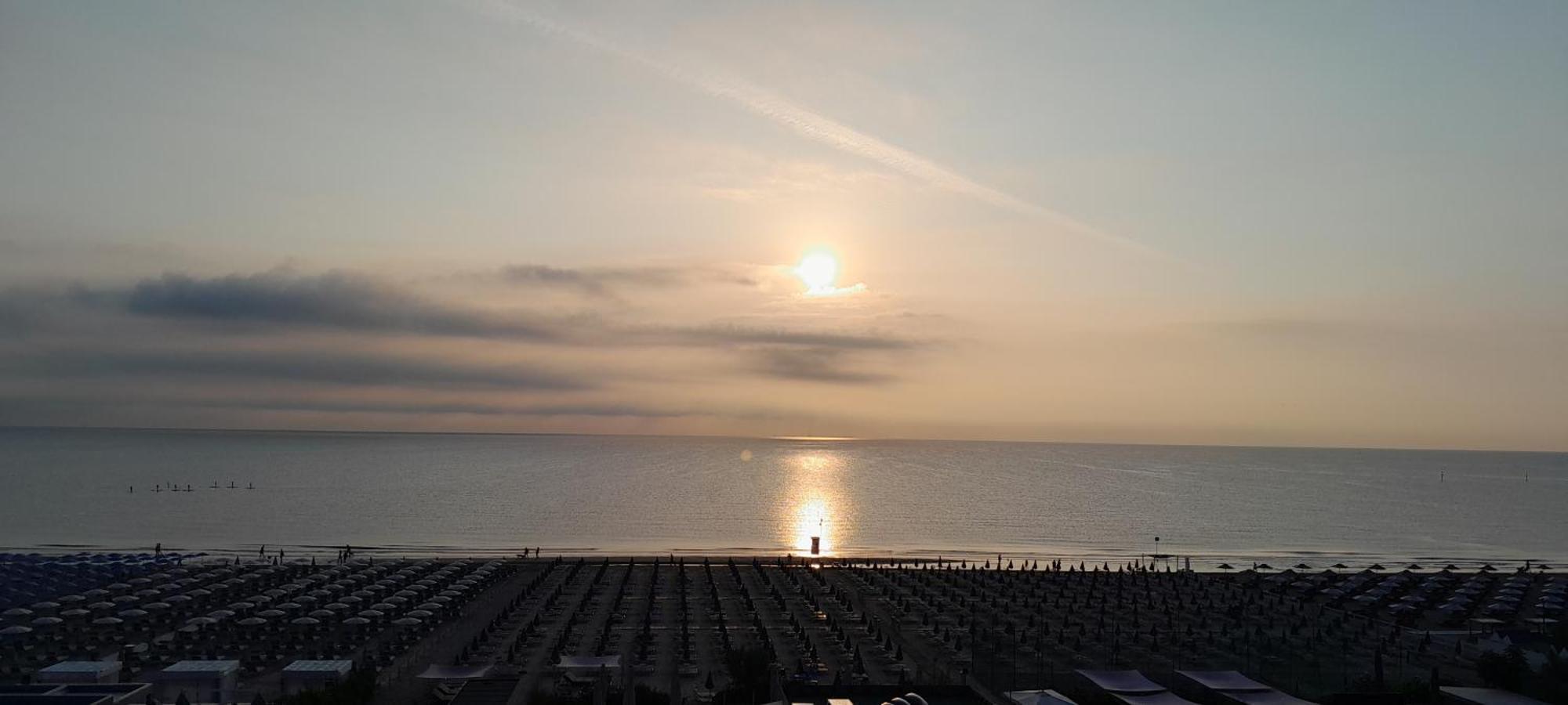 Hotel Delfino Milano Marittima Esterno foto