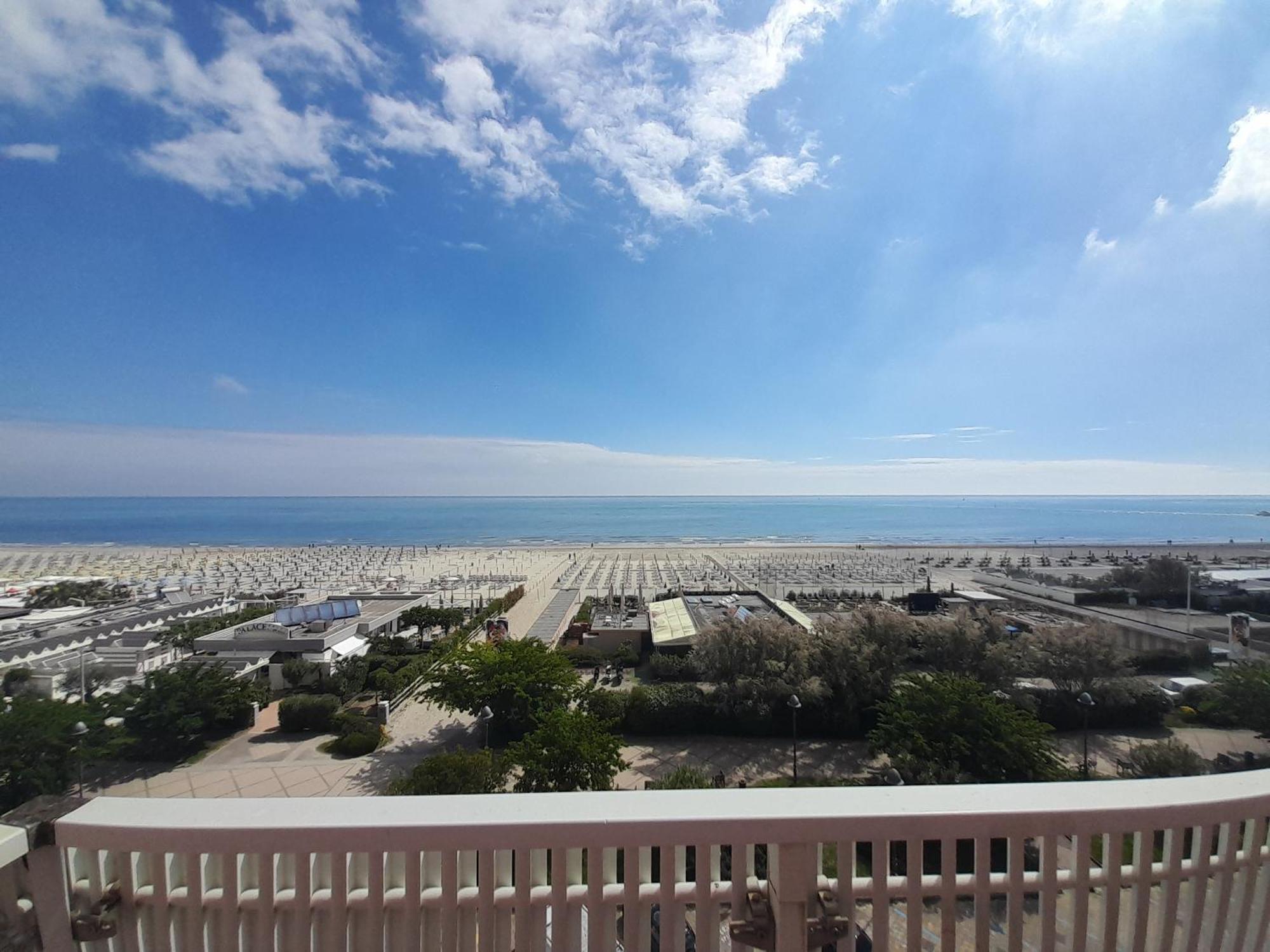 Hotel Delfino Milano Marittima Esterno foto