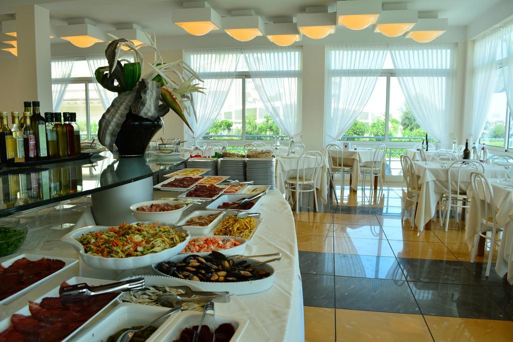 Hotel Delfino Milano Marittima Esterno foto