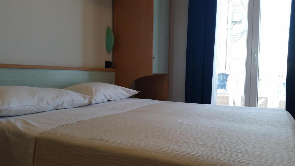 Hotel Delfino Milano Marittima Esterno foto