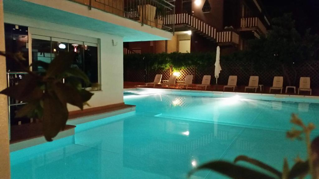 Hotel Delfino Milano Marittima Esterno foto