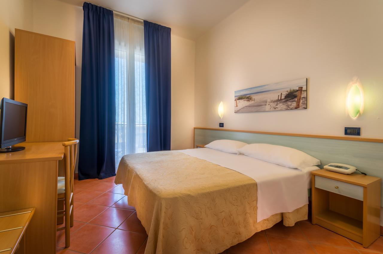 Hotel Delfino Milano Marittima Esterno foto