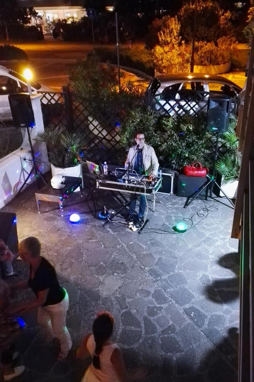 Hotel Delfino Milano Marittima Esterno foto
